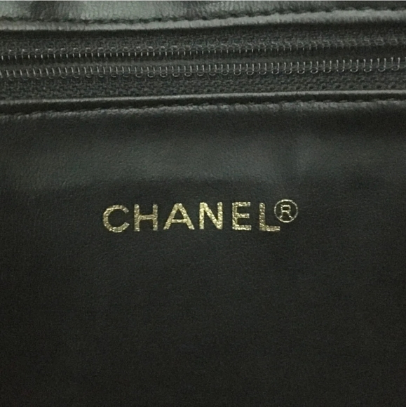 CHANEL Quilted Matelasse CC Logo Lambskin Shoulder Bag Black - Picture 10 of 11